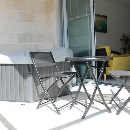 Beach Suite Israel- Private Jacuzzi, Beach View, Gym, Low Fee For Off-Site Indoor Pool & Spa ביץ סוייט ישראל- ג'קוזי פרטי עם נוף ים, אפשרות לבריכה מקורה וספא בתשלום ממש מוזל Așkelon Exterior foto