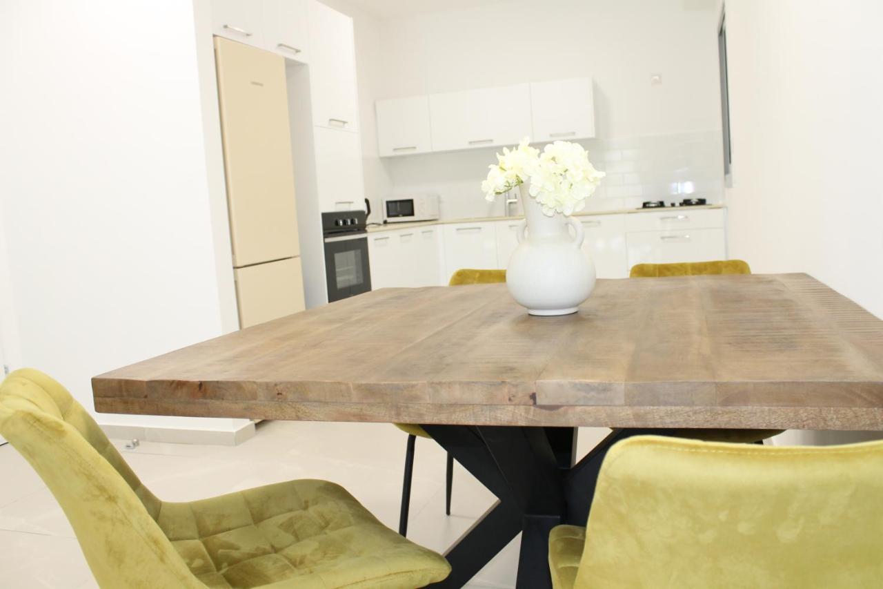 Beach Suite Israel- Private Jacuzzi, Beach View, Gym, Low Fee For Off-Site Indoor Pool & Spa ביץ סוייט ישראל- ג'קוזי פרטי עם נוף ים, אפשרות לבריכה מקורה וספא בתשלום ממש מוזל Așkelon Exterior foto