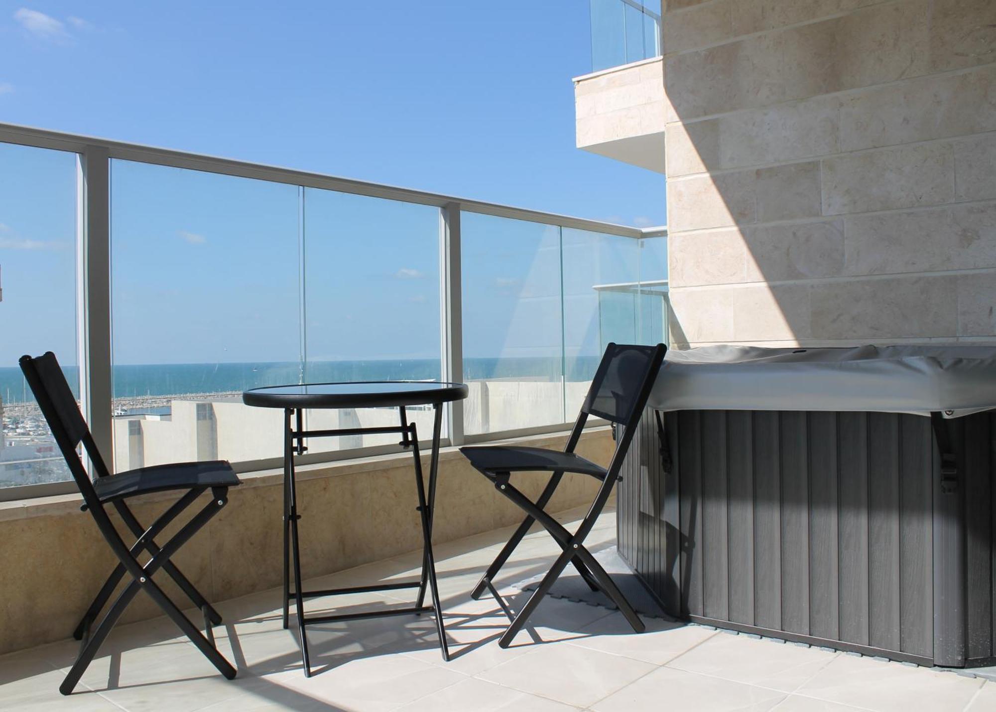 Beach Suite Israel- Private Jacuzzi, Beach View, Gym, Low Fee For Off-Site Indoor Pool & Spa ביץ סוייט ישראל- ג'קוזי פרטי עם נוף ים, אפשרות לבריכה מקורה וספא בתשלום ממש מוזל Așkelon Exterior foto